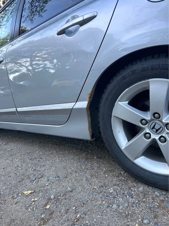 2010 Honda Civic 8th Gen - Image 3 of 11