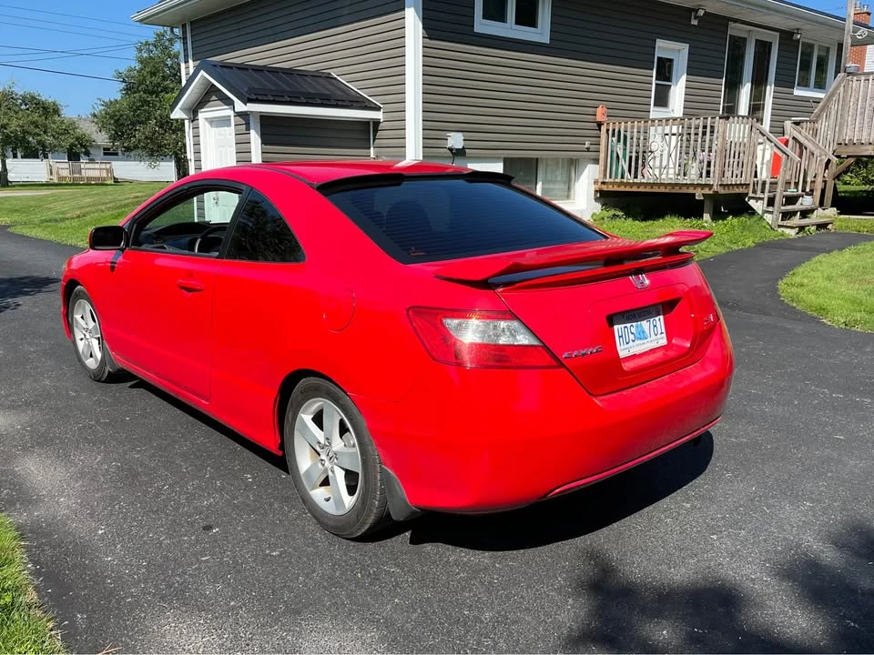 2010 Honda Civic 8th Gen - Image 3 of 10