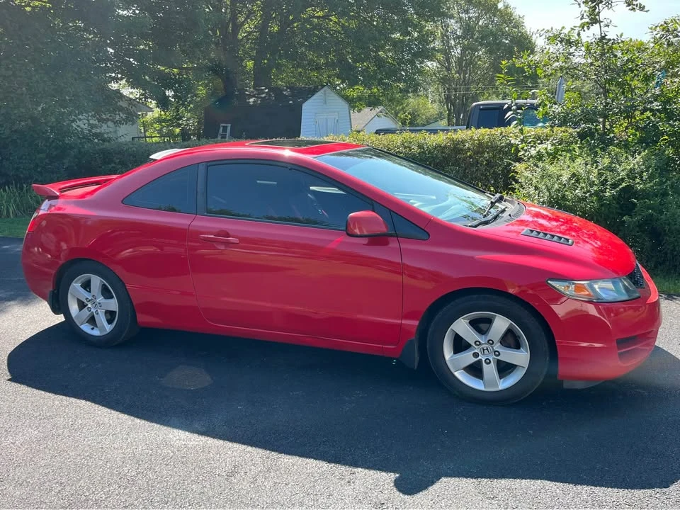 2010 Honda Civic 8th Gen - Image 2 of 10