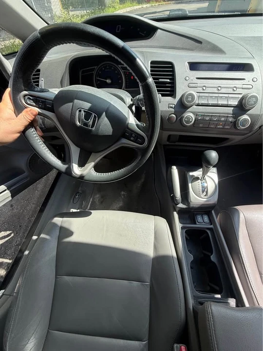 2010 Honda Civic 8th Gen - Image 6 of 8