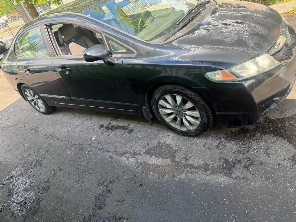 2010 Honda Civic 8th Gen - Image 2 of 8