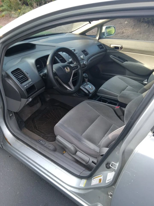2010 Honda Civic 8th Gen - Image 2 of 5