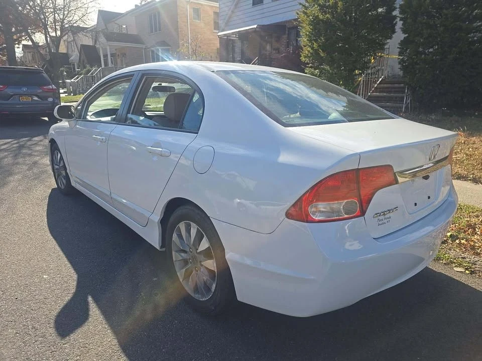 2010 Honda Civic 8th Gen - Image 2 of 10
