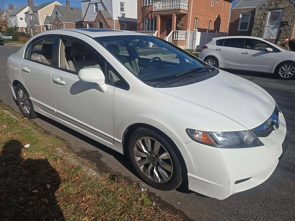 2010 Honda Civic 8th Gen - Image 4 of 10