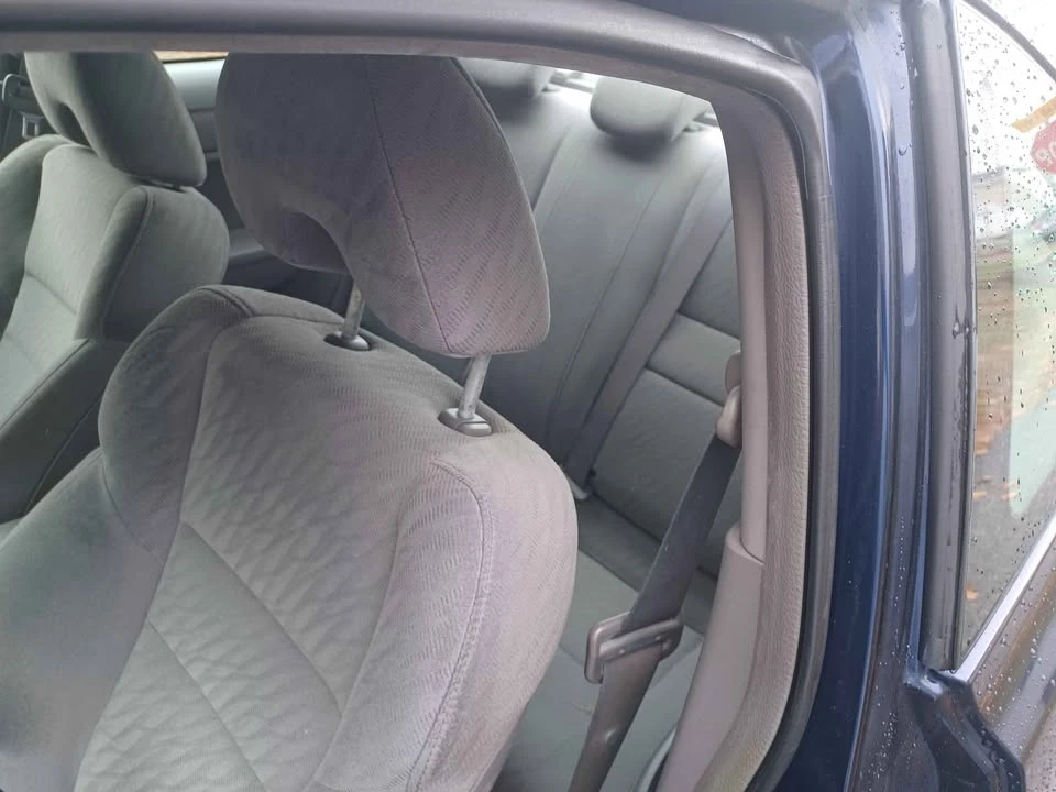2010 Honda Civic 8th Gen - Image 13 of 15