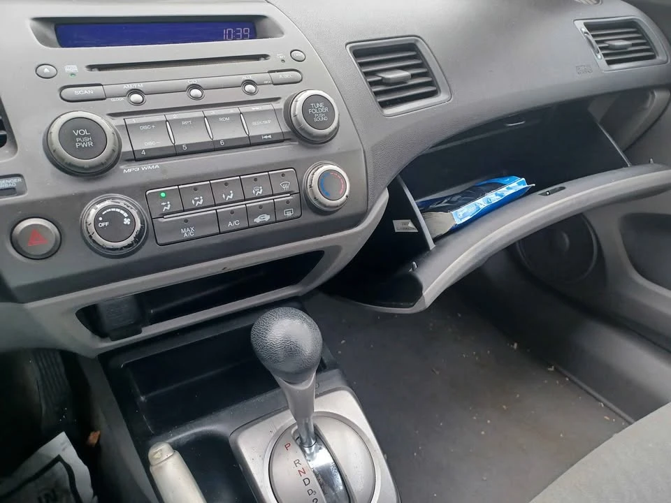 2010 Honda Civic 8th Gen - Image 10 of 15