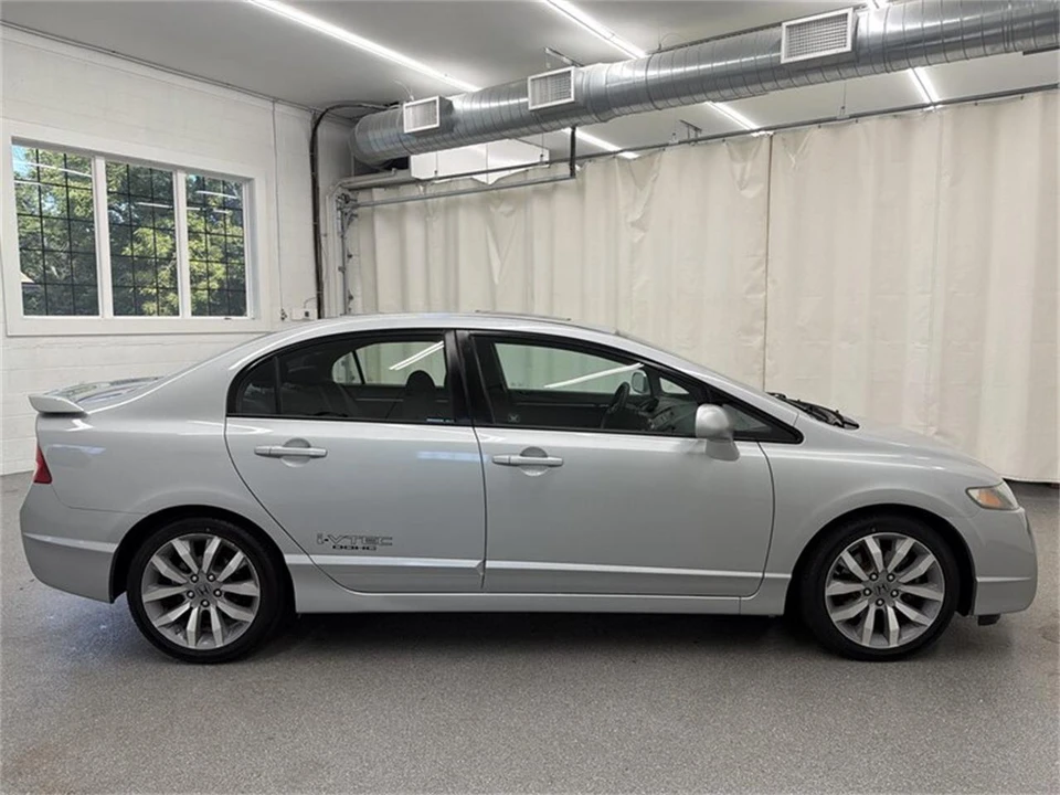 2010 Honda Civic 8th Gen - Image 4 of 16