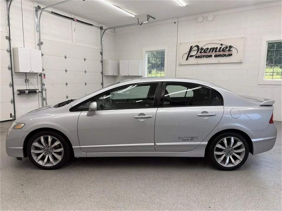 2010 Honda Civic 8th Gen - Image 8 of 16
