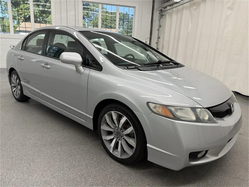 2010 Honda Civic 8th Gen - Image 3 of 16