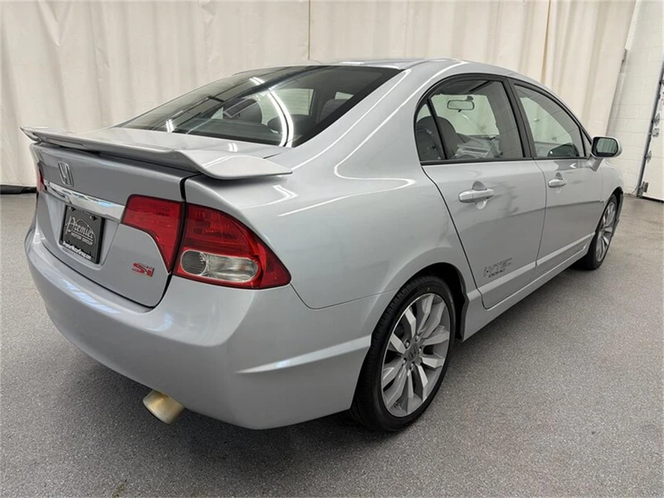 2010 Honda Civic 8th Gen - Image 5 of 16