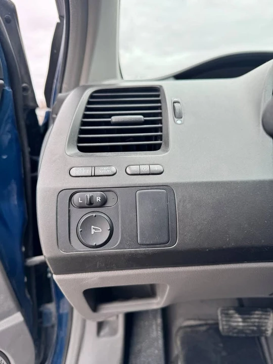 2010 Honda Civic 8th Gen - Image 14 of 20