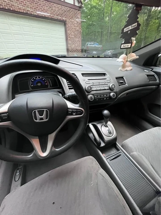 2010 Honda Civic 8th Gen - Image 8 of 12