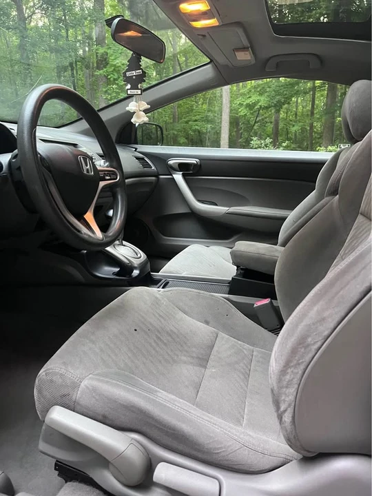 2010 Honda Civic 8th Gen - Image 7 of 12