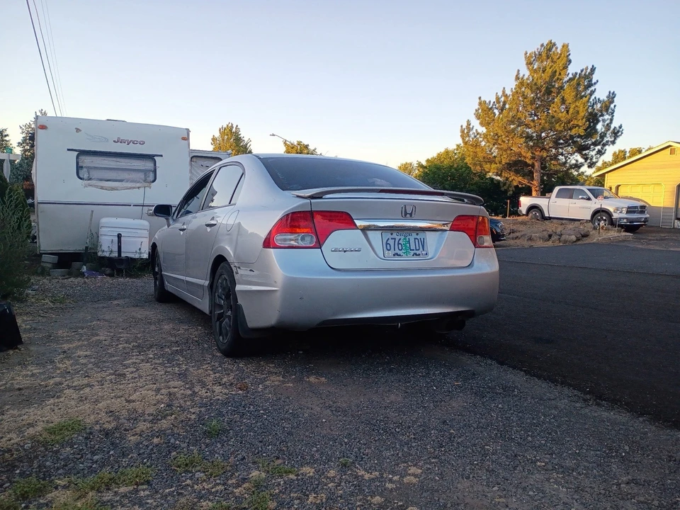 2010 Honda Civic 8th Gen - Image 2 of 5
