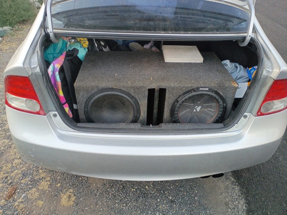 2010 Honda Civic 8th Gen - Image 3 of 5