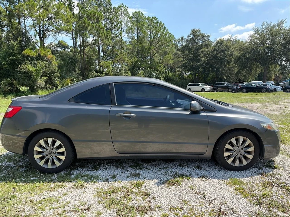 2010 Honda Civic 8th Gen - Image 5 of 9