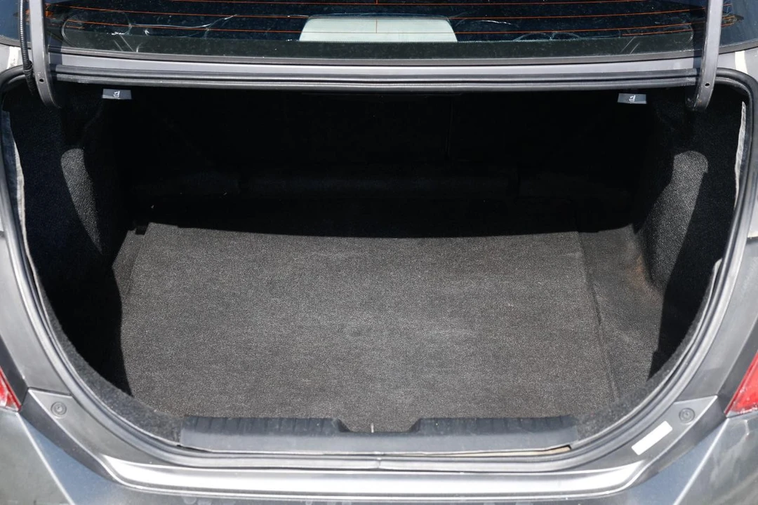 2010 Honda Civic 8th Gen - Image 24 of 31