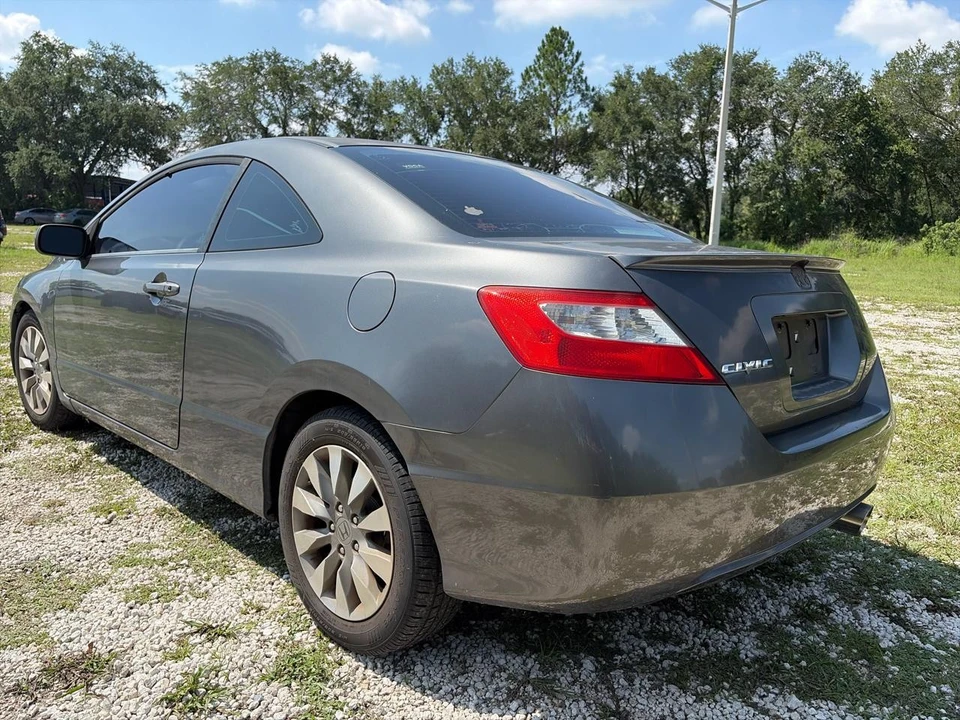 2010 Honda Civic 8th Gen - Image 2 of 9