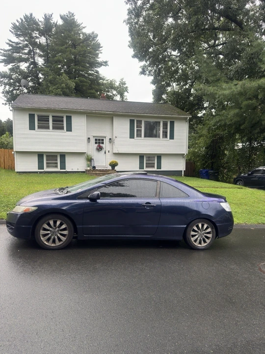 2010 Honda Civic 8th Gen - Image 2 of 7