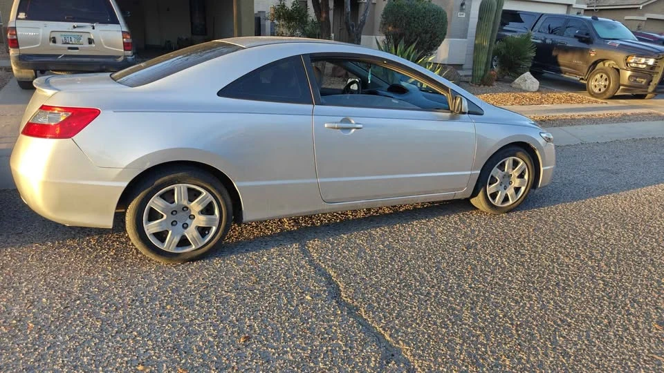 2010 Honda Civic 8th Gen - Image 4 of 9