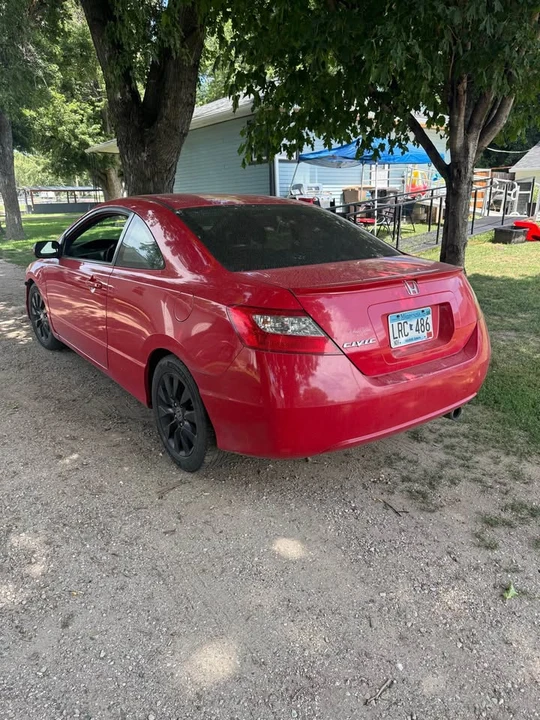 2010 Honda Civic 8th Gen - Image 3 of 7