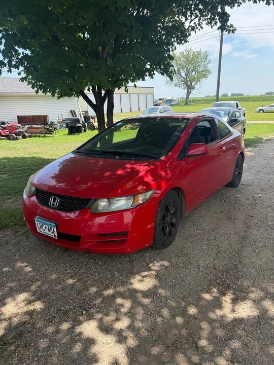 2010 Honda Civic 8th Gen - Image 2 of 7