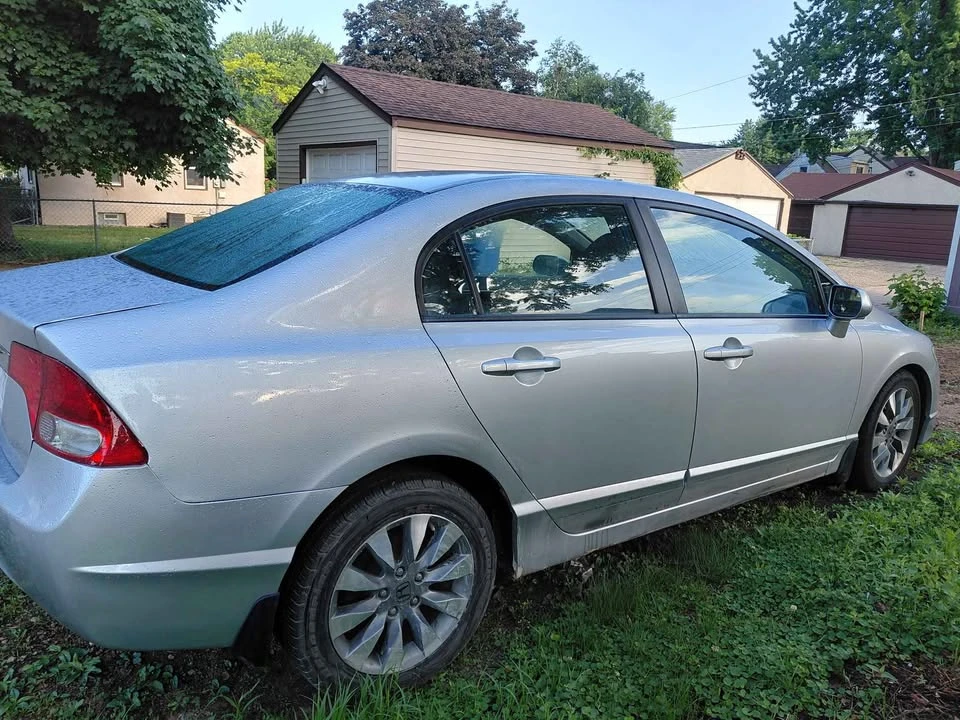 2010 Honda Civic 8th Gen - Image 3 of 7