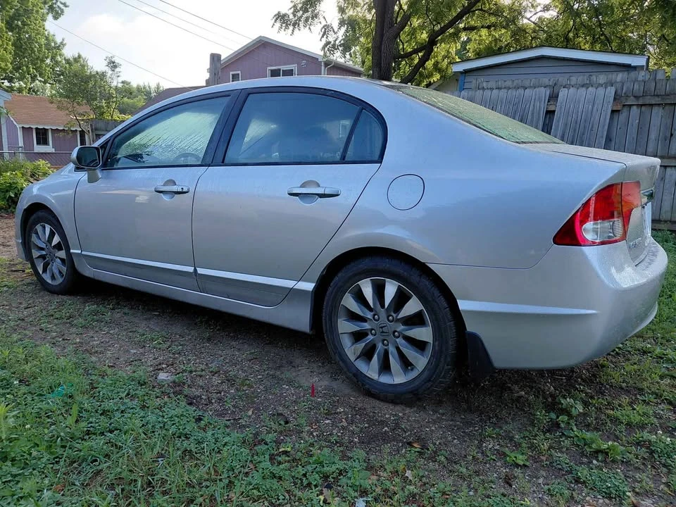 2010 Honda Civic 8th Gen - Image 4 of 7