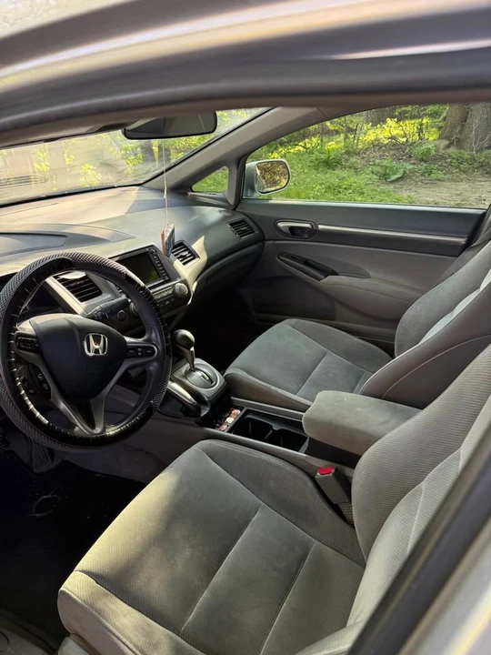 2010 Honda Civic 8th Gen - Image 4 of 4
