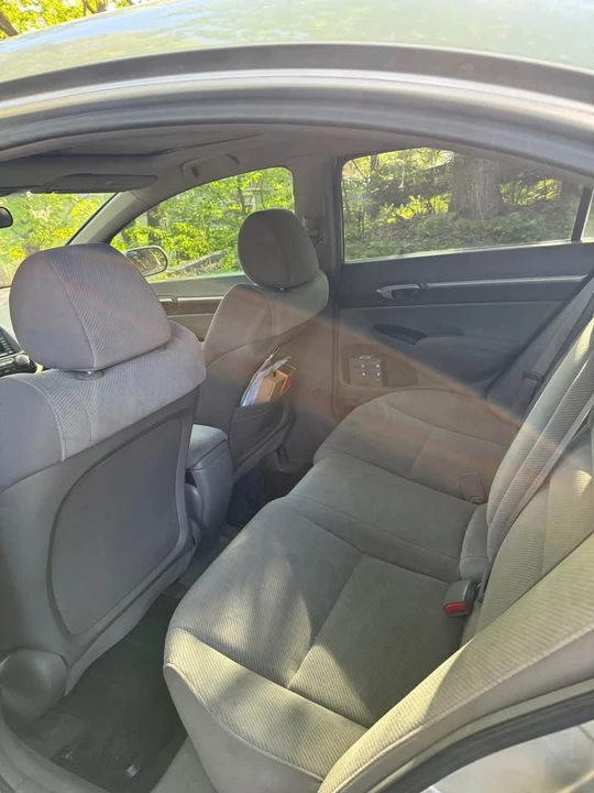 2010 Honda Civic 8th Gen - Image 3 of 4