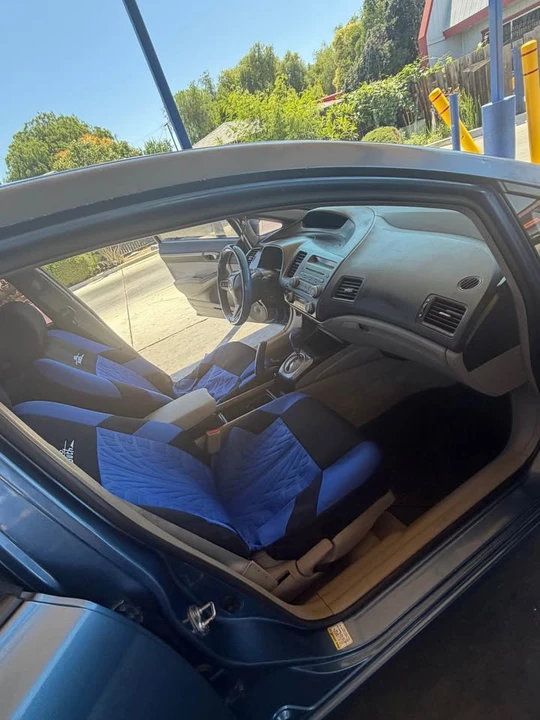 2010 Honda Civic 8th Gen - Image 2 of 6