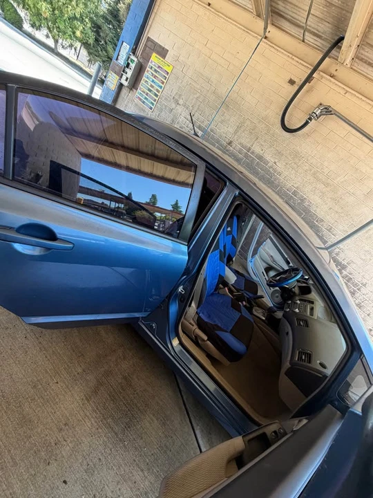 2010 Honda Civic 8th Gen - Image 5 of 6