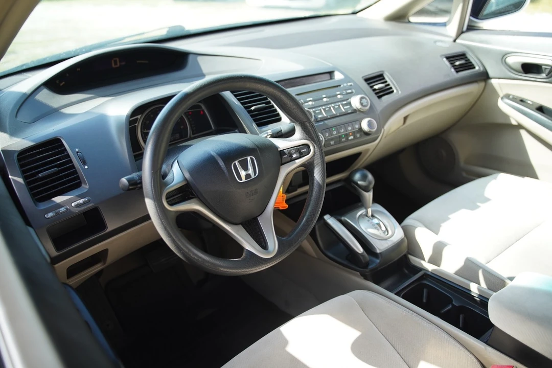 2010 Honda Civic 8th Gen - Image 4 of 12
