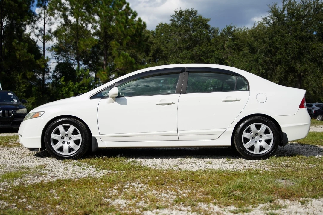 2010 Honda Civic 8th Gen - Image 3 of 12