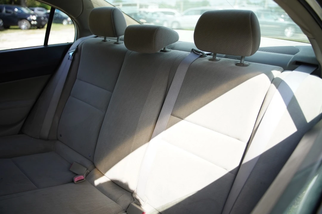 2010 Honda Civic 8th Gen - Image 8 of 12