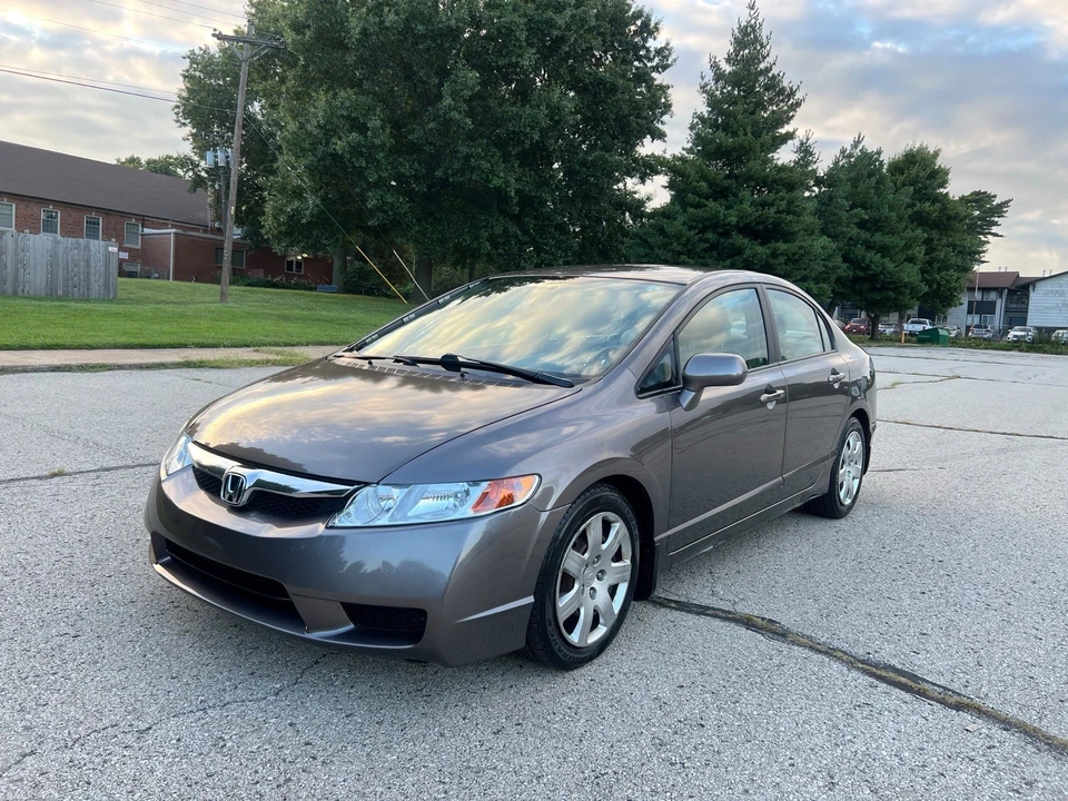 2010 Honda Civic 8th Gen - Image 2 of 19