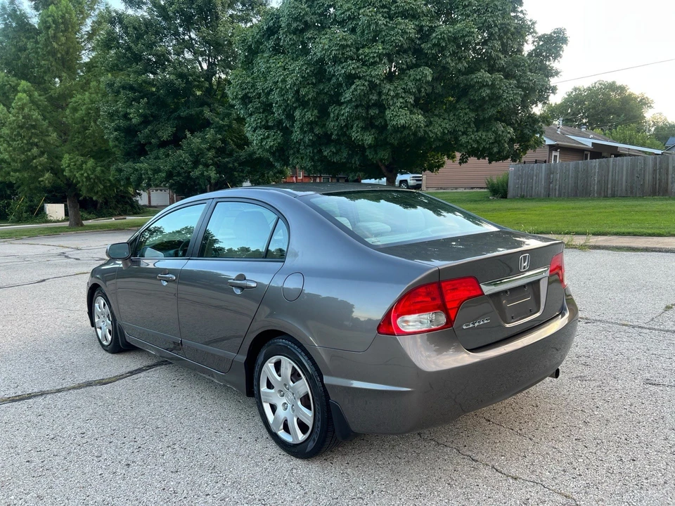 2010 Honda Civic 8th Gen - Image 3 of 19