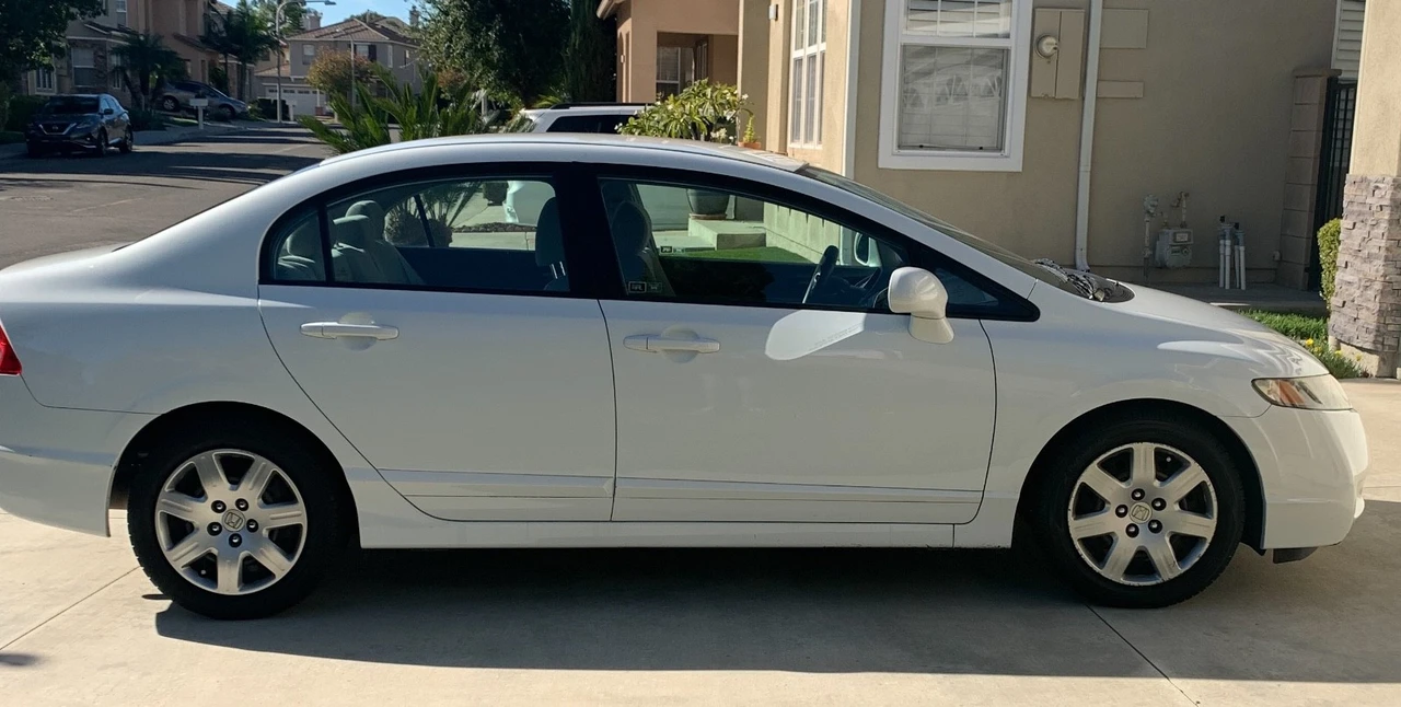 2010 Honda Civic 8th Gen - Image 8 of 15