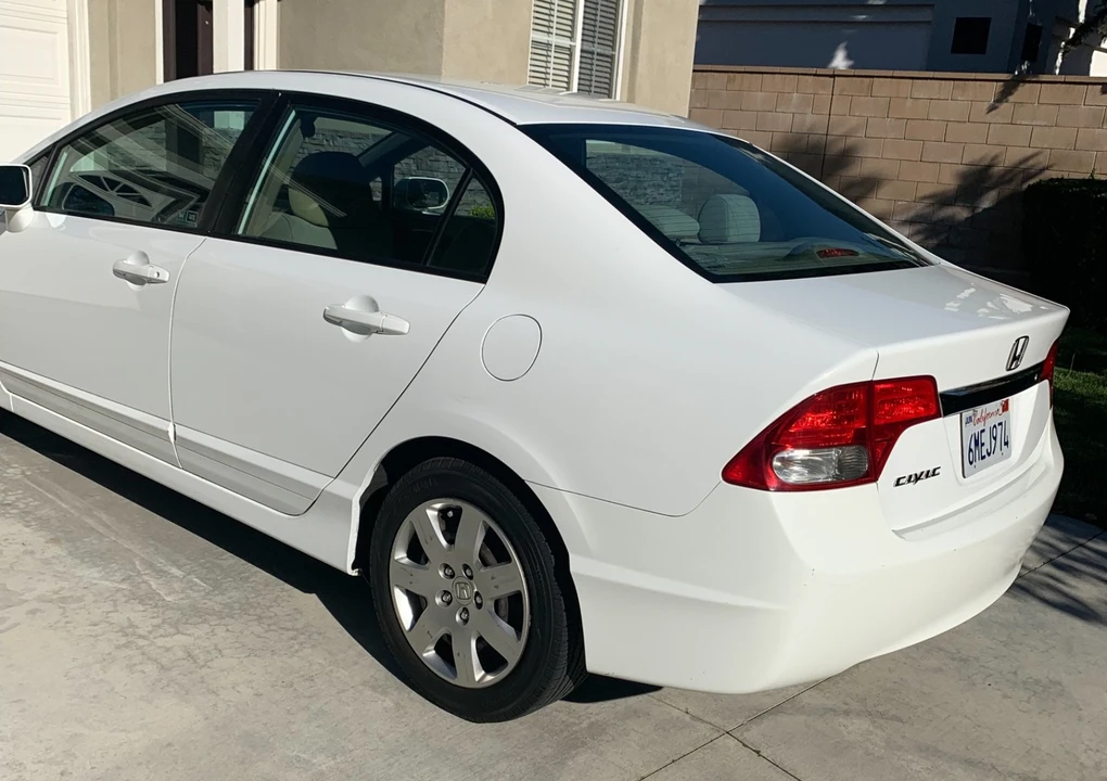 2010 Honda Civic 8th Gen - Image 5 of 15