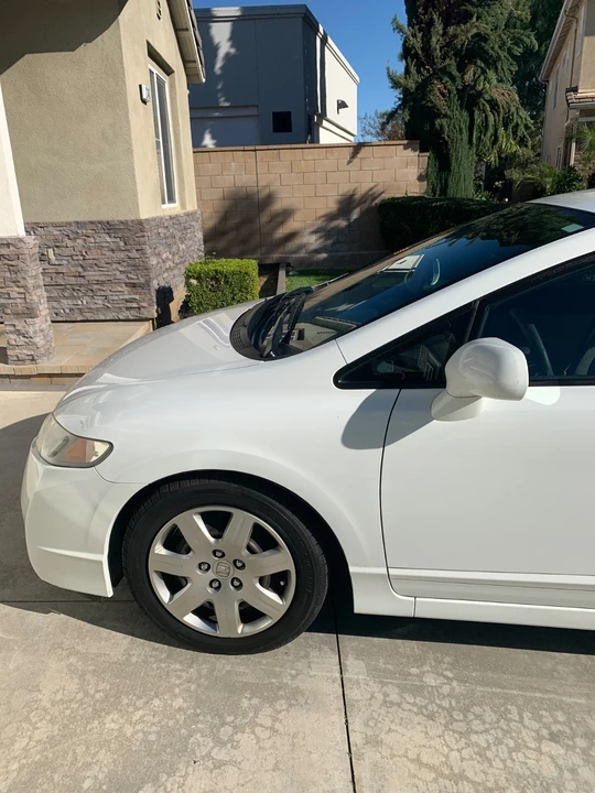 2010 Honda Civic 8th Gen - Image 3 of 15