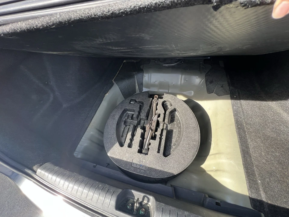 2010 Honda Civic 8th Gen - Image 4 of 11