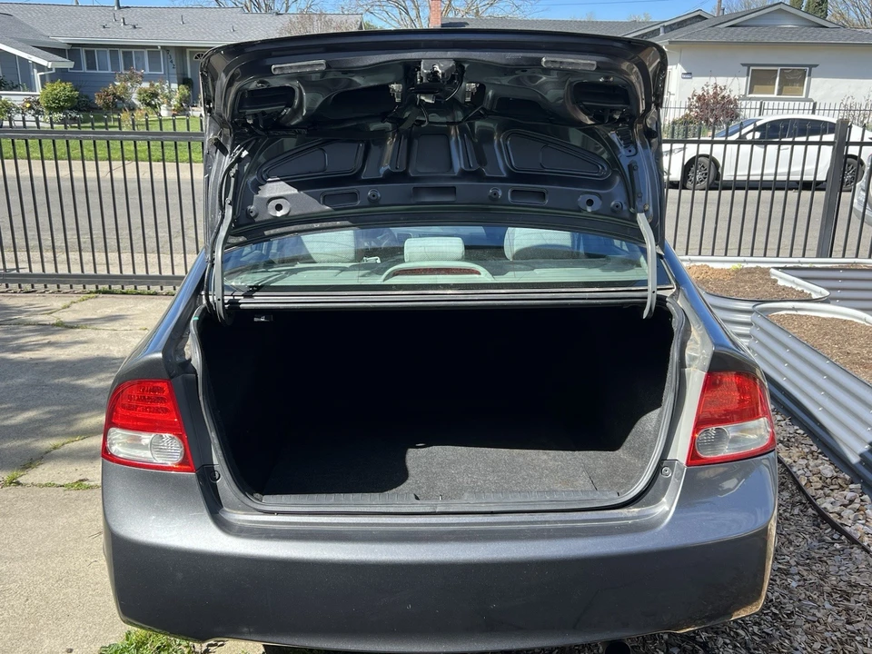 2010 Honda Civic 8th Gen - Image 2 of 11