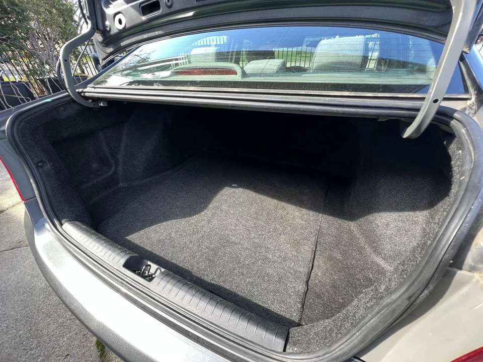 2010 Honda Civic 8th Gen - Image 3 of 11