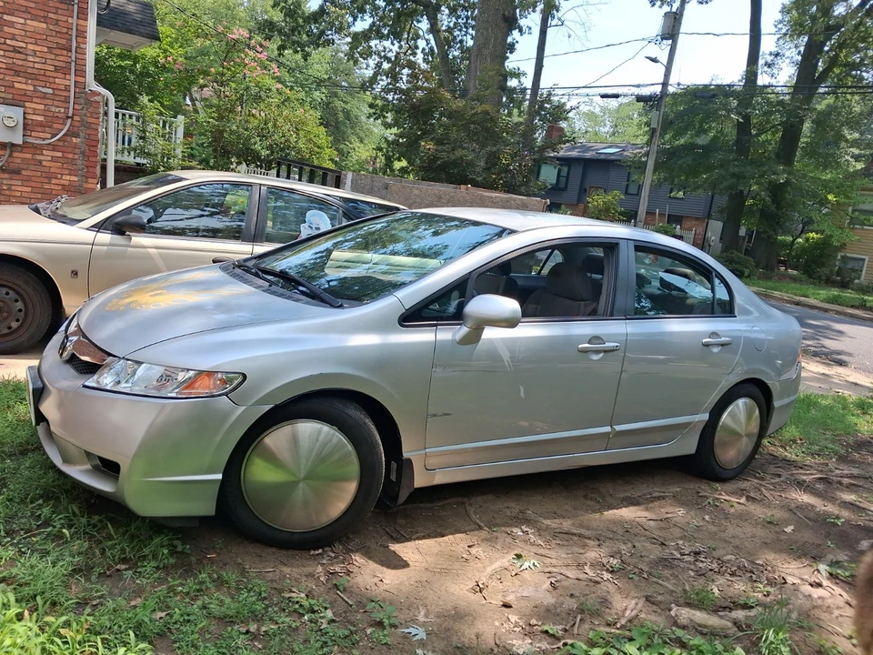 2010 Honda Civic 8th Gen - Image 2 of 11