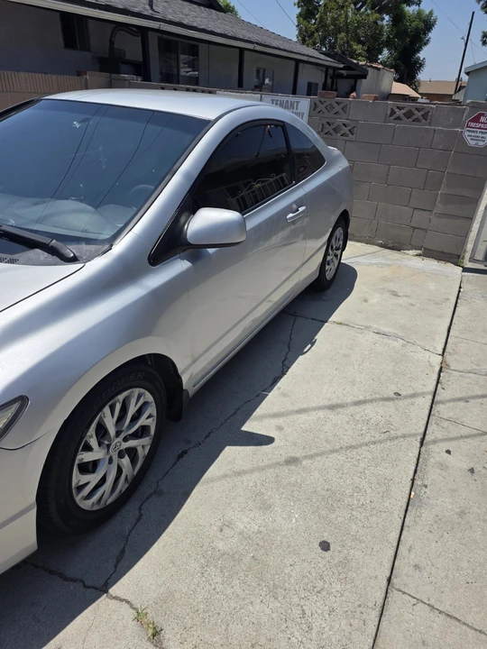 2010 Honda Civic 8th Gen - Image 3 of 5