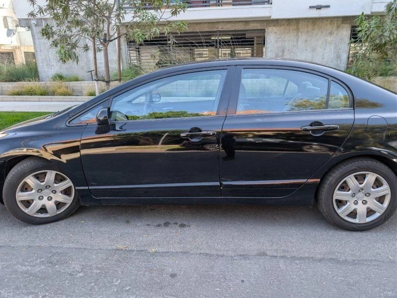 2010 Honda Civic 8th Gen - Image 8 of 12