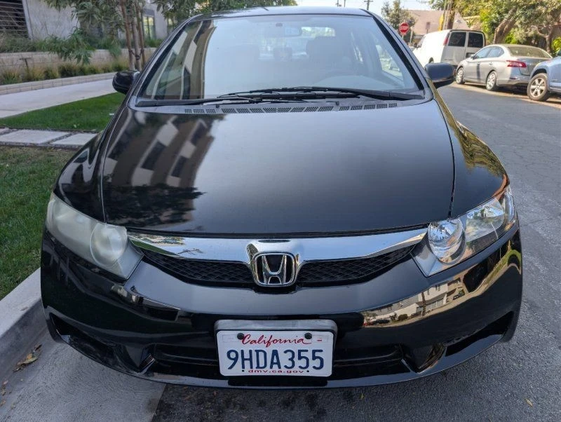 2010 Honda Civic 8th Gen - Image 2 of 12