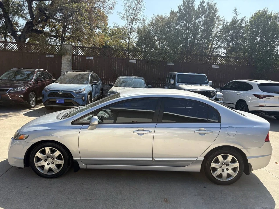2010 Honda Civic 8th Gen - Image 5 of 19