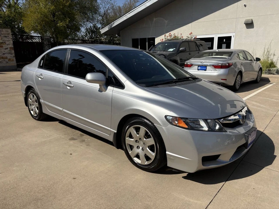 2010 Honda Civic 8th Gen - Image 2 of 19