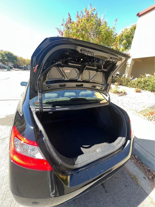 2010 Honda Civic 8th Gen - Image 8 of 12
